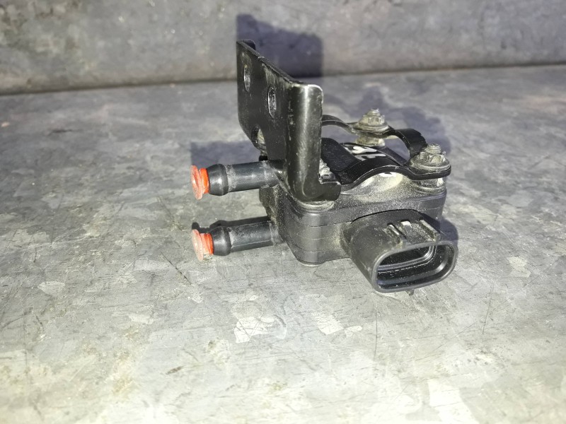 Recambio de sensor para kia carens 2.0 crdi ex monovolumen referencia OEM IAM 3921027401 1230 8518