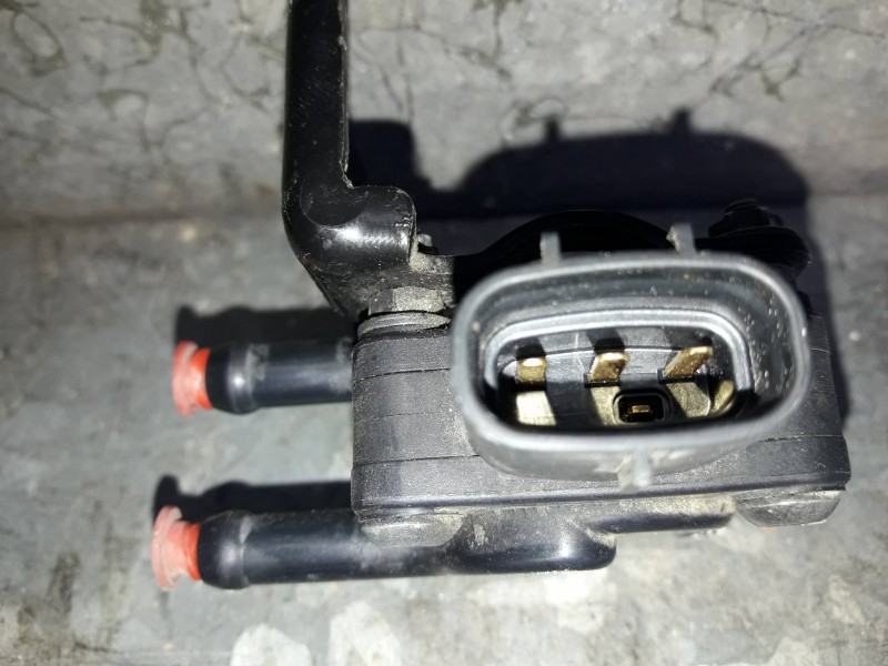 Recambio de sensor para kia carens 2.0 crdi ex monovolumen referencia OEM IAM 3921027401 1230 8518