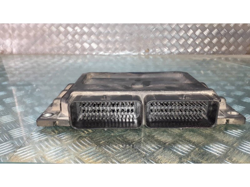 Recambio de centralita motor uce para renault clio ii fase i (b/cbo) referencia OEM IAM 7700114875  