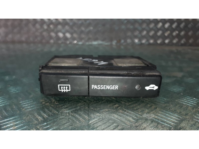 Recambio de interruptor para toyota avensis berlina (t25) referencia OEM IAM 8479005130C  8 PINES