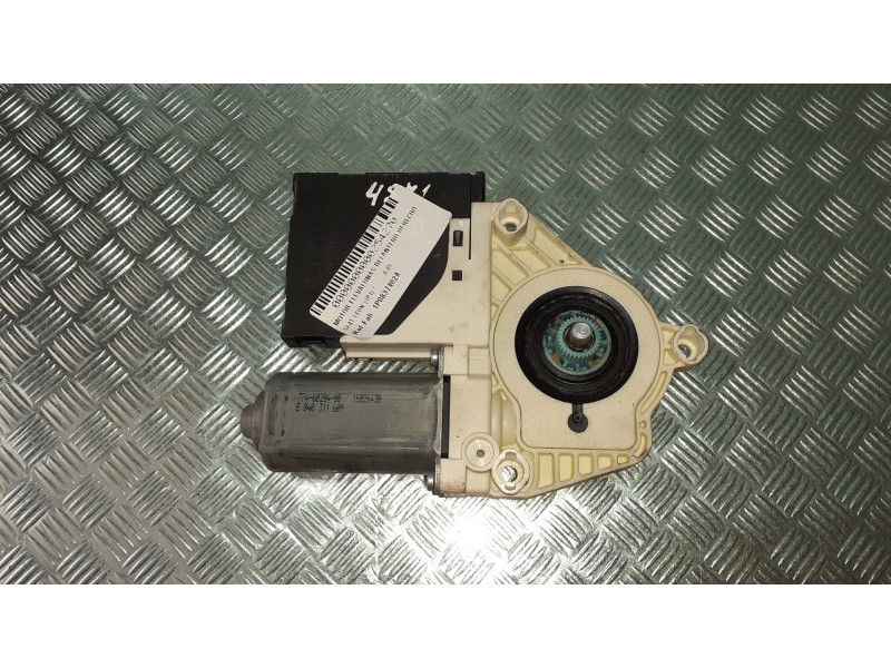Recambio de motor elevalunas delantero derecho para seat leon (1p1) referencia OEM IAM 1P0837402A  1T0959702C