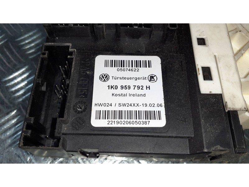 Recambio de motor elevalunas delantero derecho para seat leon (1p1) referencia OEM IAM 1P0837402A  1T0959702C