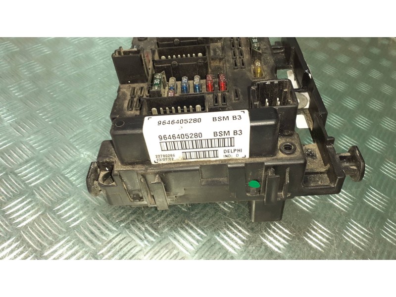 Recambio de caja reles / fusibles para citroen xsara picasso referencia OEM IAM 9646405280  