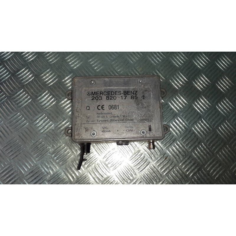 Recambio de amplificador de antena para mercedes-benz clase c (w203) berlina referencia OEM IAM 2038201785  3 PINES