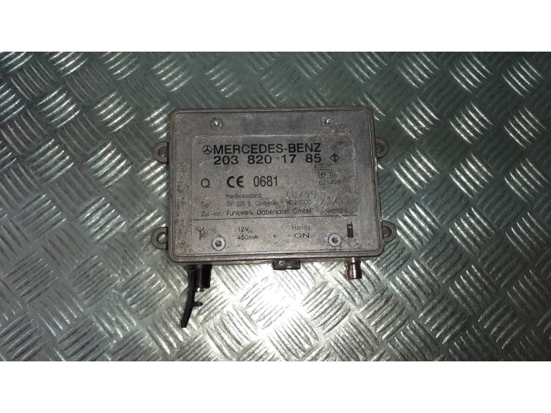 Recambio de amplificador de antena para mercedes-benz clase c (w203) berlina referencia OEM IAM 2038201785  3 PINES