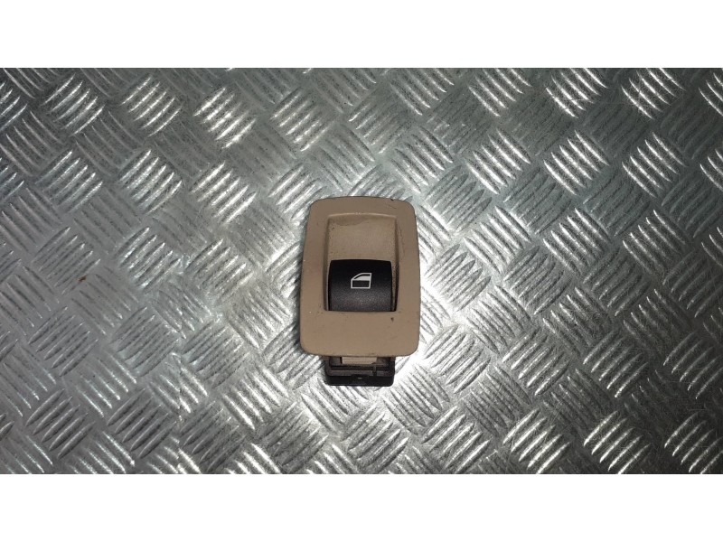 Recambio de mando elevalunas trasero derecho para bmw serie 3 berlina (e90) referencia OEM IAM 6945876 159798003505A 6935534