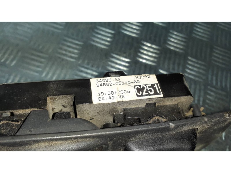 Recambio de mando elevalunas delantero izquierdo para toyota avensis berlina (t25) referencia OEM IAM 8482005100  