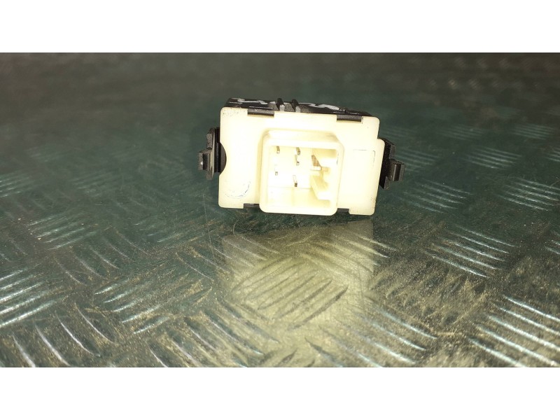 Recambio de mando elevalunas delantero derecho para toyota avensis berlina (t25) referencia OEM IAM 8481005050  5 PINES