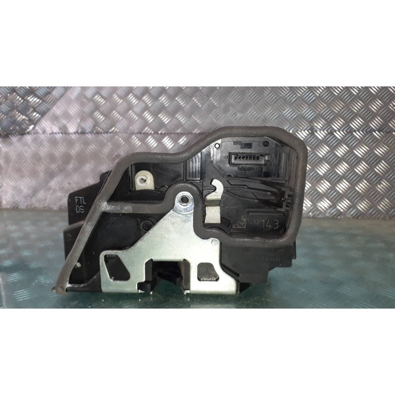 Recambio de cerradura puerta delantera izquierda para bmw serie 3 berlina (e90) referencia OEM IAM 7202143 7 PINES A05372