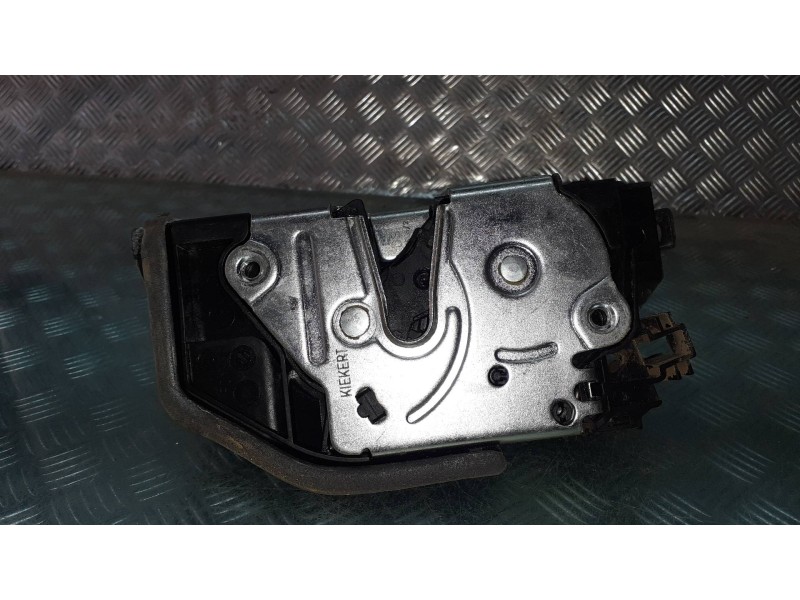 Recambio de cerradura puerta delantera izquierda para bmw serie 3 berlina (e90) referencia OEM IAM 7202143 7 PINES A05372