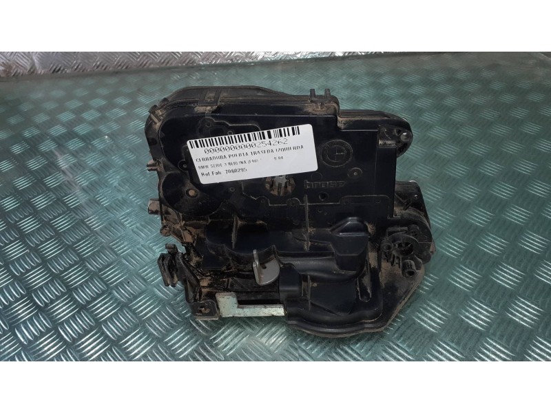 Recambio de cerradura puerta trasera izquierda para bmw serie 3 berlina (e90) referencia OEM IAM 7060295  7 PINES