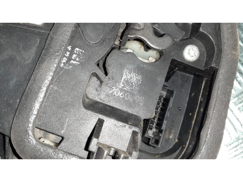 Recambio de cerradura puerta trasera izquierda para bmw serie 3 berlina (e90) referencia OEM IAM 7060295  7 PINES