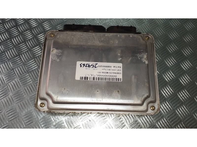 Recambio de centralita motor uce para seat leon (1m1) signo referencia OEM IAM 06A906032EE  0261207534