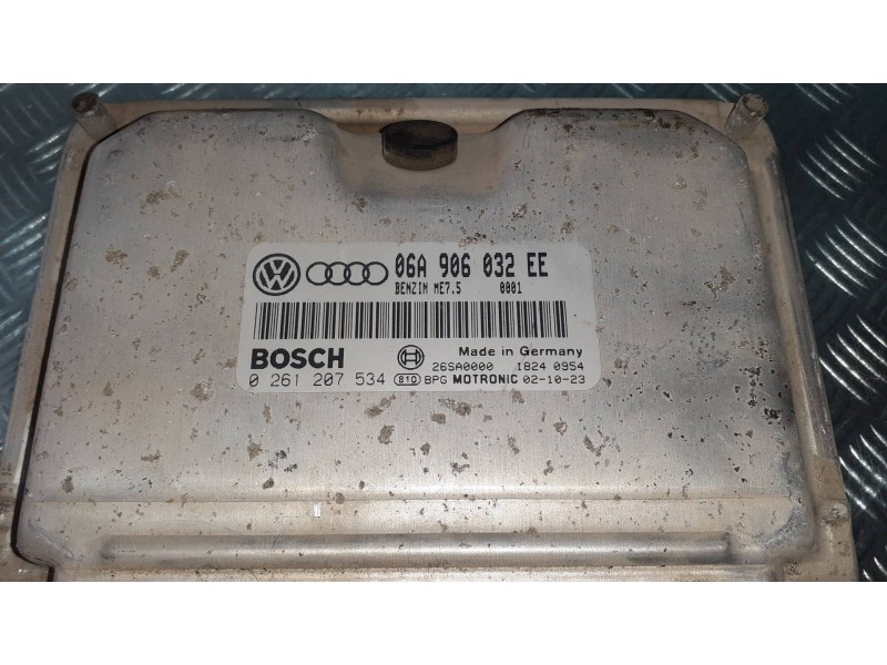 Recambio de centralita motor uce para seat leon (1m1) signo referencia OEM IAM 06A906032EE  0261207534