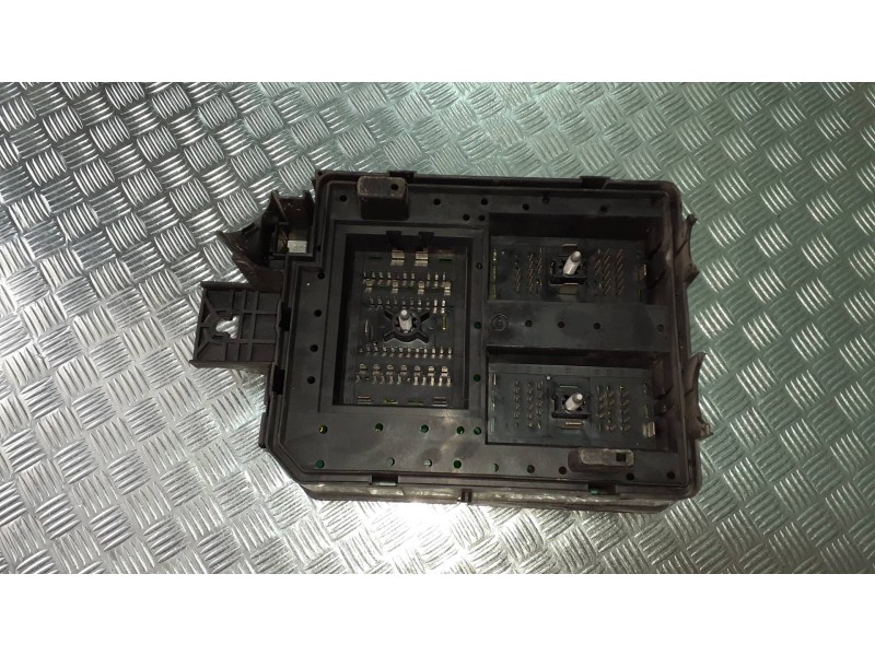 Recambio de caja reles / fusibles para opel mokka referencia OEM IAM 94520915 30959L A0000043