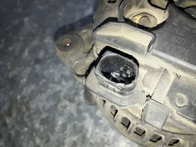 Recambio de alternador para seat ibiza (6k1) referencia OEM IAM 028903028E 120A BOSCH