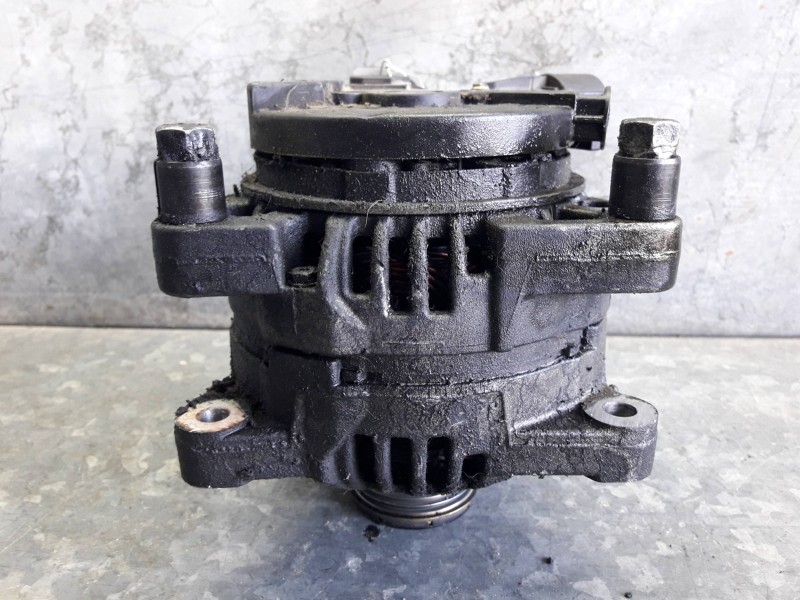 Recambio de alternador para citroen xsara picasso referencia OEM IAM 0124525035 150A BOSCH
