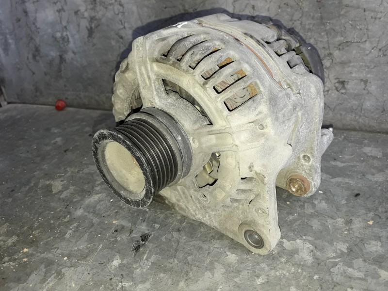 Recambio de alternador para seat cordoba berlina (6l2) referencia OEM IAM 037903025M 90A BOSCH
