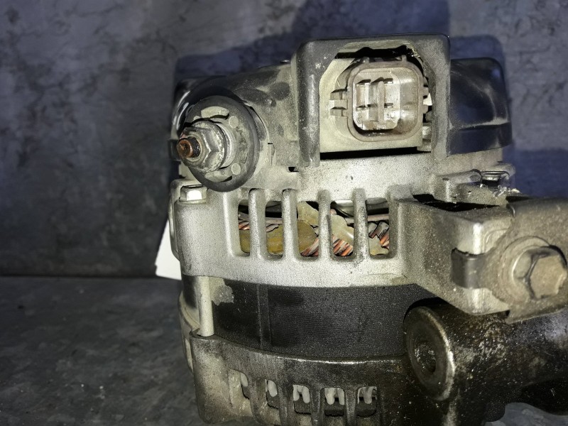 Recambio de alternador para toyota avensis berlina (t25) referencia OEM IAM 216743 100A 12V