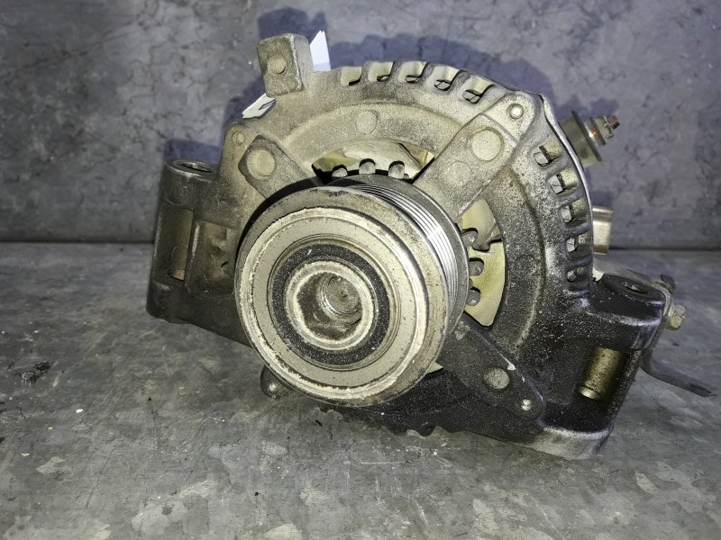 Recambio de alternador para toyota avensis berlina (t25) referencia OEM IAM 216743 100A 12V