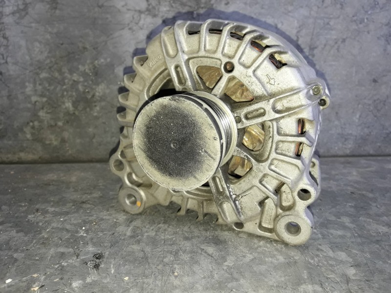 Recambio de alternador para seat ibiza kj referencia OEM IAM 04C903026C 140A VALEO