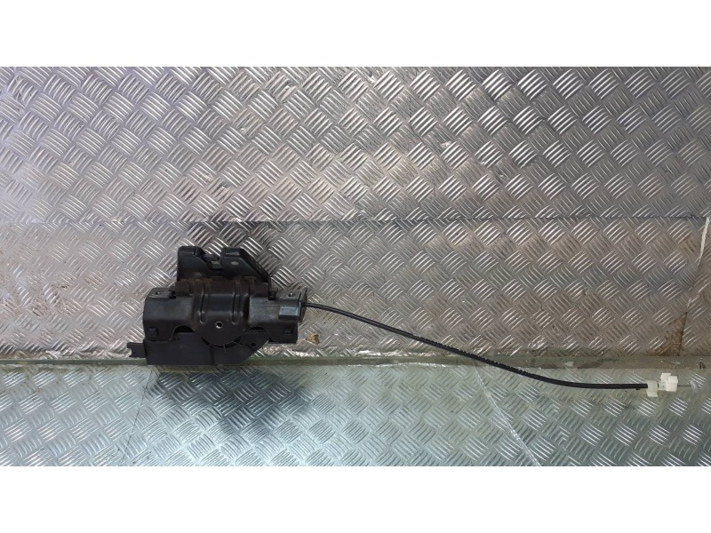 Recambio de cerradura maletero / porton para bmw serie 3 berlina (e90) referencia OEM IAM 8196401  4 PINES