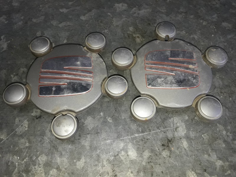 Recambio de tapacubos para seat leon (1p1) referencia OEM IAM 1P0601149  2 TAPACUBOS