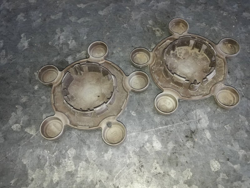 Recambio de tapacubos para seat leon (1p1) referencia OEM IAM 1P0601149  2 TAPACUBOS