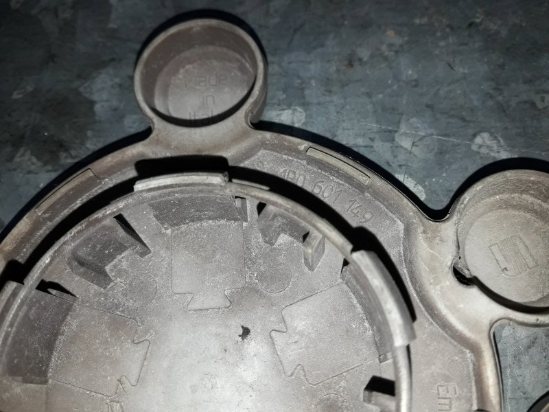Recambio de tapacubos para seat leon (1p1) referencia OEM IAM 1P0601149  2 TAPACUBOS