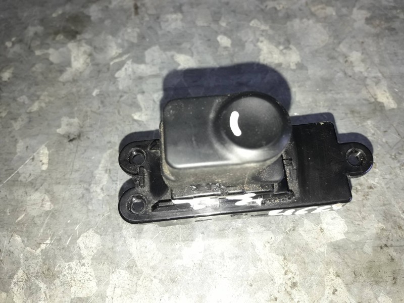 Recambio de mando elevalunas trasero izquierdo para hyundai i30cw referencia OEM IAM   