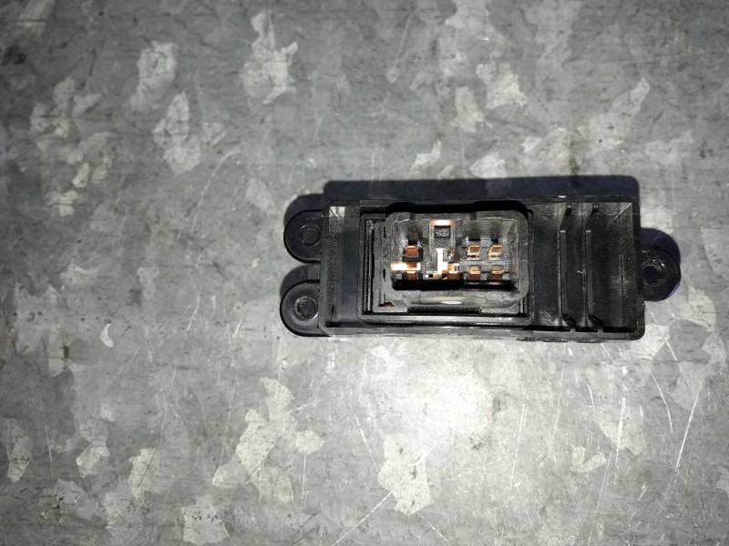 Recambio de mando elevalunas trasero izquierdo para hyundai i30cw referencia OEM IAM   