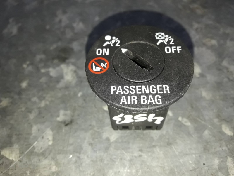 Recambio de interruptor para opel mokka referencia OEM IAM 13577258  