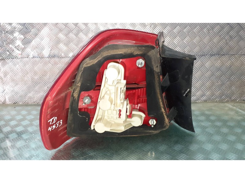 Recambio de piloto trasero derecho para bmw serie 3 berlina (e90) referencia OEM IAM 276302  5 PINES