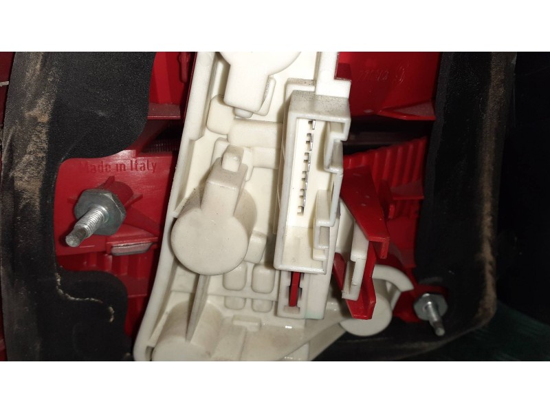 Recambio de piloto trasero derecho para bmw serie 3 berlina (e90) referencia OEM IAM 276302  5 PINES