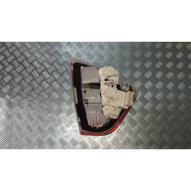 Recambio de piloto trasero derecho interior para bmw serie 3 berlina (e90) referencia OEM IAM 276402  4 PINES