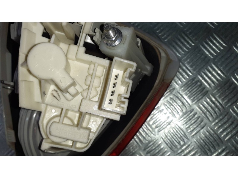 Recambio de piloto trasero derecho interior para bmw serie 3 berlina (e90) referencia OEM IAM 276402  4 PINES