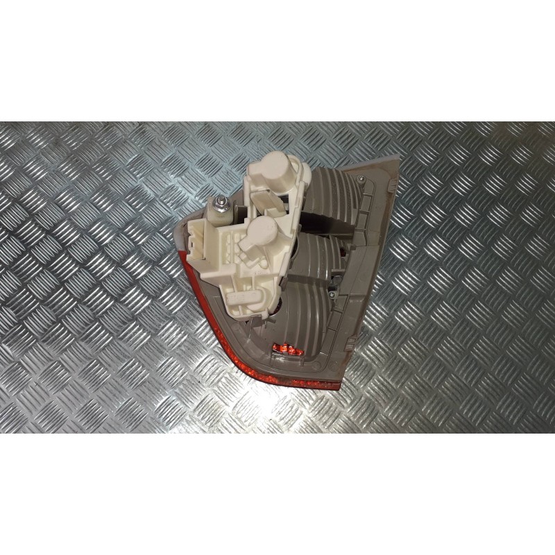 Recambio de piloto trasero izquierdo interior para bmw serie 3 berlina (e90) referencia OEM IAM 276401  4 PINES