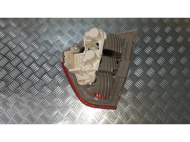 Recambio de piloto trasero izquierdo interior para bmw serie 3 berlina (e90) referencia OEM IAM 276401  4 PINES