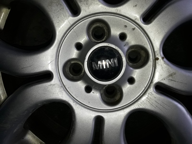 Recambio de juego llantas para bmw mini (r50,r53) cooper referencia OEM IAM 6775801 4 LLANTAS 7JX17