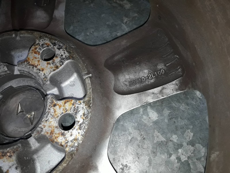 Recambio de juego llantas para hyundai i30cw referencia OEM IAM 529102L100 5.5JX15 