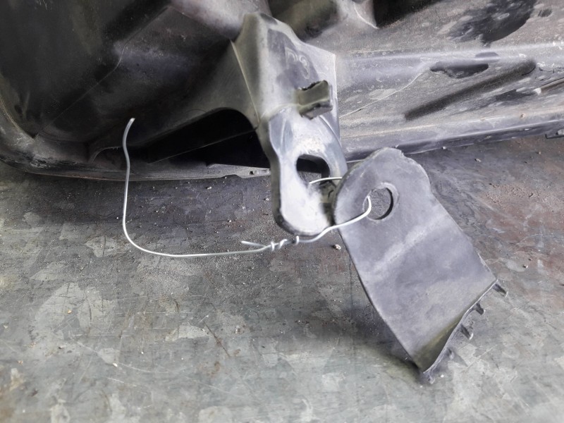 Recambio de faro derecho para dacia sandero referencia OEM IAM 260107615R 9002995 