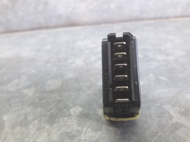 Recambio de mando elevalunas trasero derecho para renault twingo (co6) referencia OEM IAM 425386J  