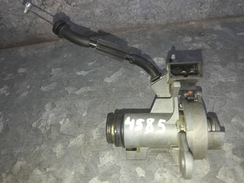 Recambio de bombin porton trasero para audi a4 berlina (8e) referencia OEM IAM 8E0827573  