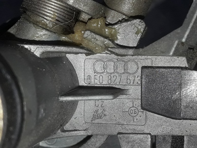 Recambio de bombin porton trasero para audi a4 berlina (8e) referencia OEM IAM 8E0827573  