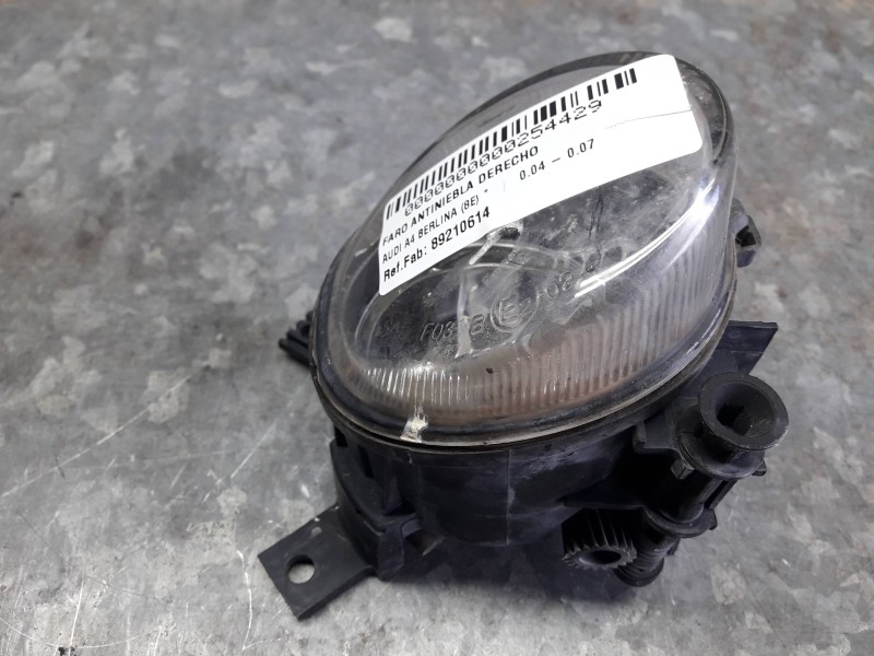 Recambio de faro antiniebla derecho para audi a4 berlina (8e) referencia OEM IAM 89210614 VALEO 8E0941700C