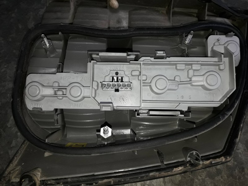 Recambio de piloto trasero izquierdo para opel vectra c berlina referencia OEM IAM 34150U  