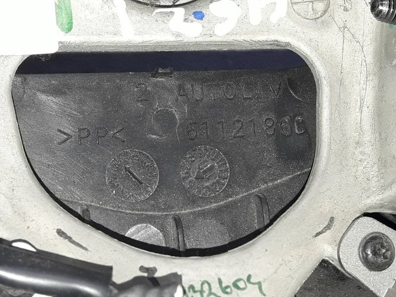 Recambio de volante para hyundai i30cw referencia OEM IAM 6112186C  