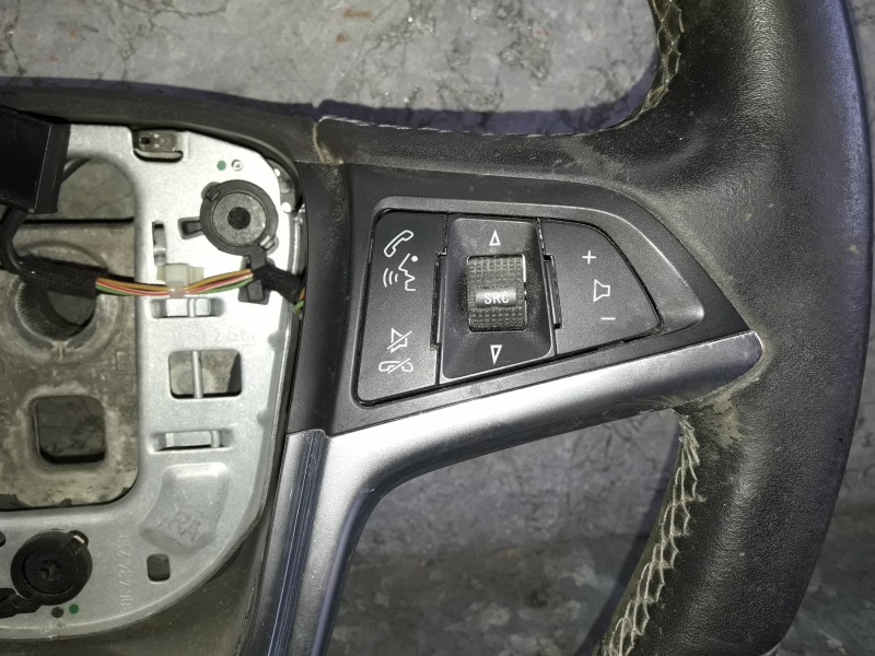 Recambio de volante para opel mokka referencia OEM IAM 13473053  