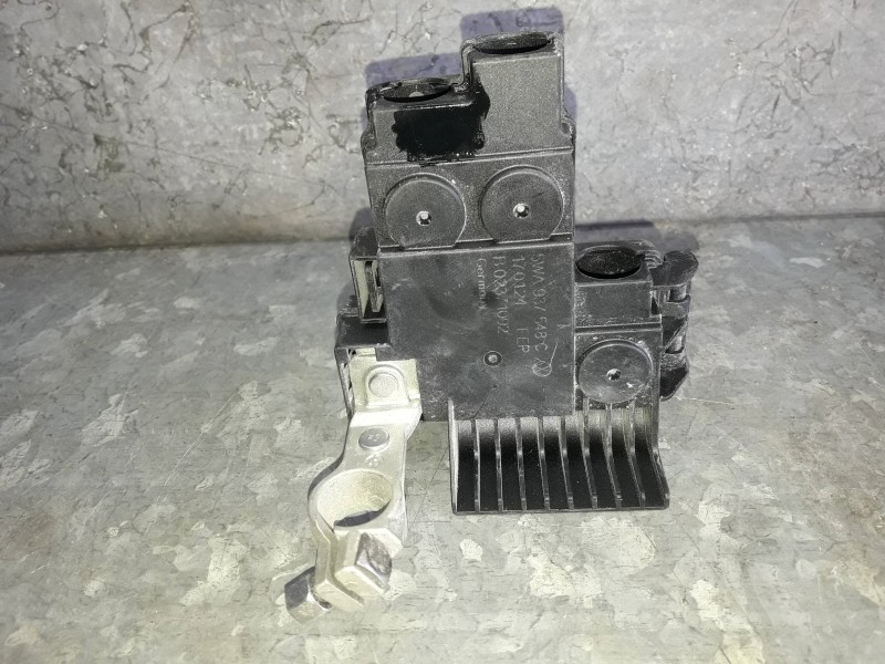 Recambio de caja reles / fusibles para cupra leon (kl1) referencia OEM IAM 5WA937548C 5WA937548 B02371092