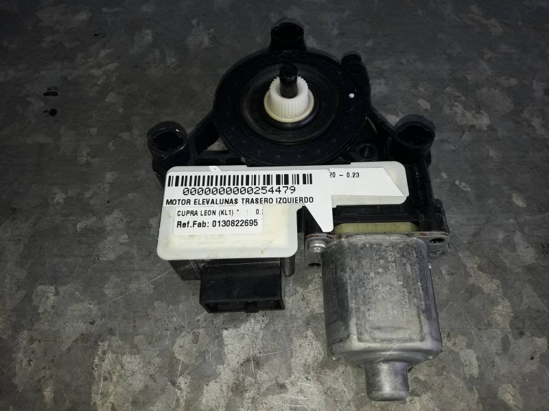 Recambio de motor elevalunas trasero izquierdo para cupra leon (kl1) referencia OEM IAM 0130822695 20240403 5Q0959407D